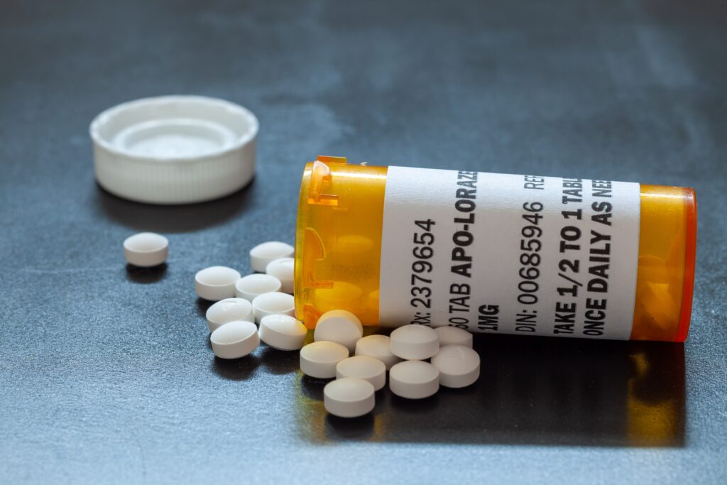 APO-Lorazepam tablets and prescription bottle